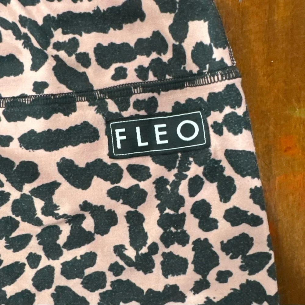 FLEO Women’s Workout Shorts Pink Black Leopard Print Athletic Gym CrossFit 2.5in - Picture 3 of 4